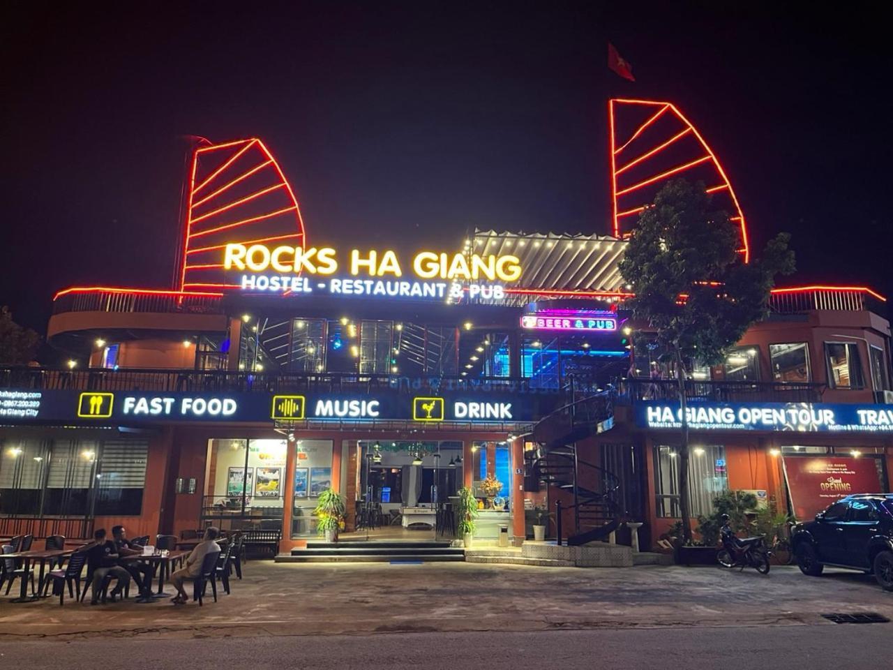 Rocks Ha Giang Hostel & Tour Exterior foto